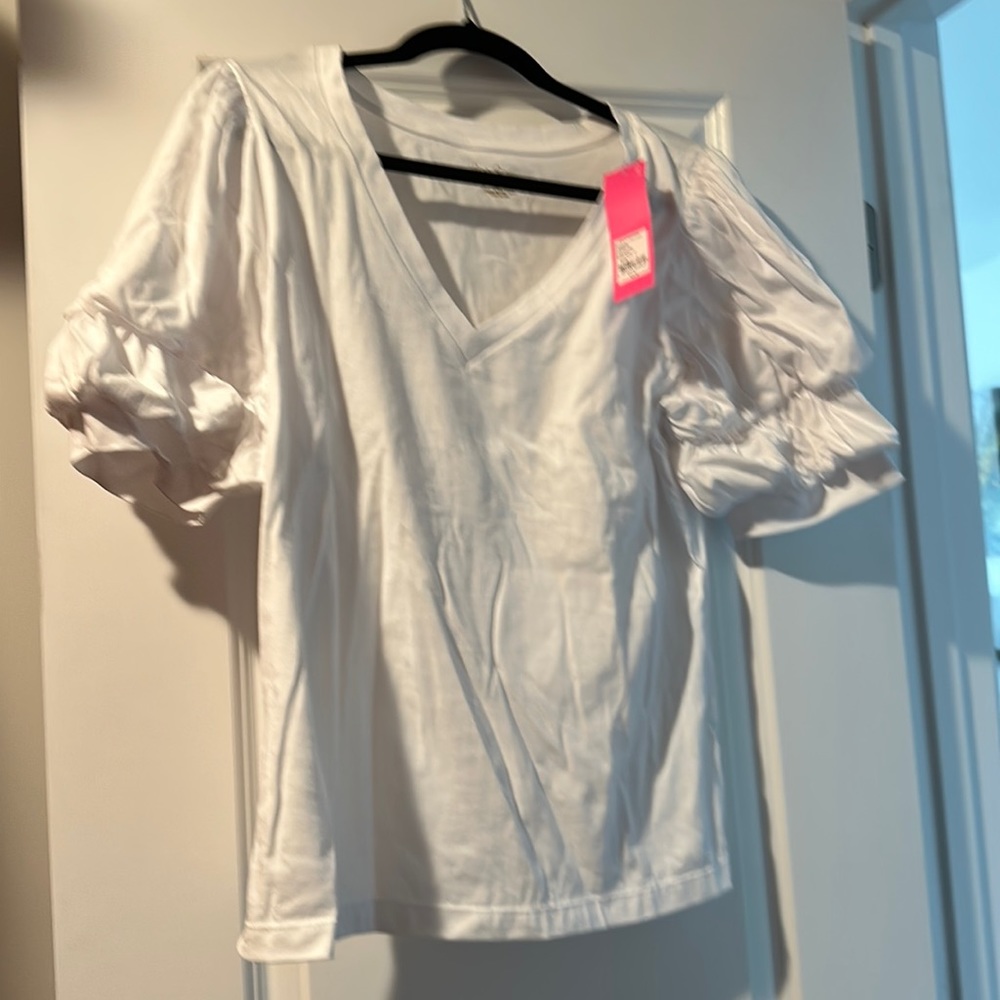 NWT Lilly Pulitzer, V-neck T-shirt with beautiful ornate sleeves.